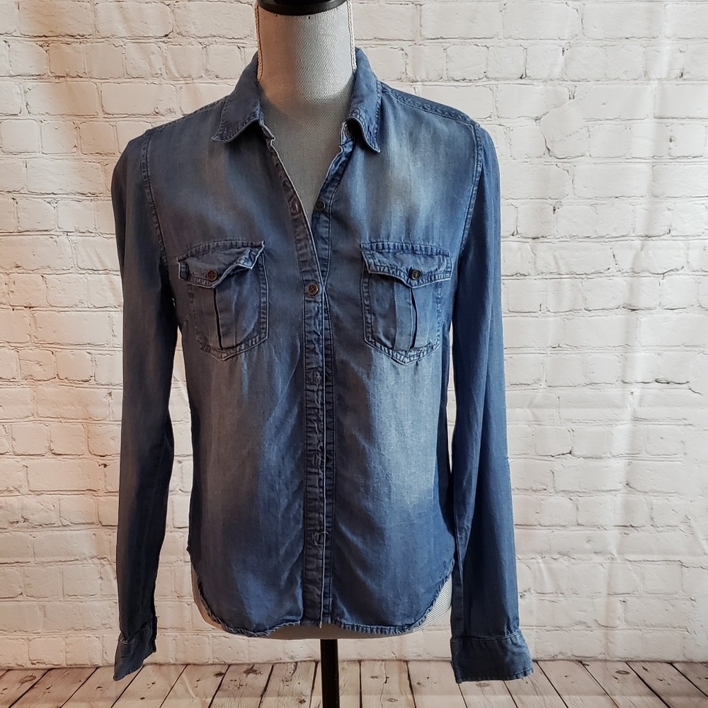 Love Tree Chambray Shirt Sz Small